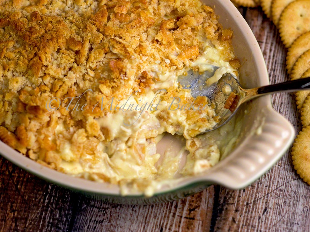 Creamy Chicken Ritz Casserole | bakeatmidnite.com | #chicken #casserole #ritzcrackers
