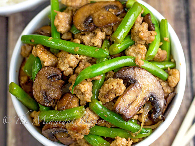 Pork with Caramelized Mushrooms & Green Beans | bakeatmidnite.com | #pork #greenbeans #healthy #recipe