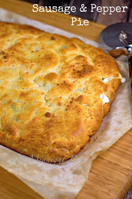 Sausage and Pepper "Pie" | bakeatmidnite.com | #italiansausage #refrigeratedcrescentdough #dinner #recipe