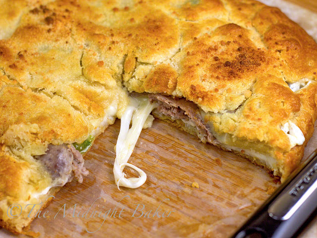 Sausage and Pepper "Pie" | bakeatmidnite.com | #italiansausage #refrigeratedcrescentdough #dinner #recipe