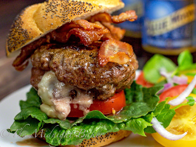 Msg 4 21+Blue Cheese Bacon Angus Burger | bakeatmidnite.com | Msg4 21+ #bluecheeseburger #HouseofBBQ #ad